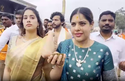 Jahnvi Kapoor and her sister take blessing from Tirumal Balaji