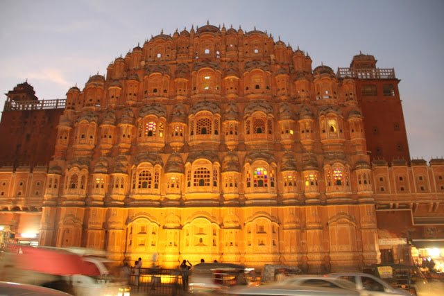 Hawa-Mahal-in-jaipur-in-night