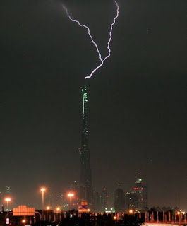 lightning hit Burj Dubai