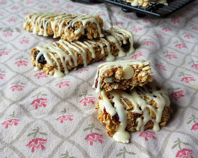 White Chocolate and Cranberry Granola Bars