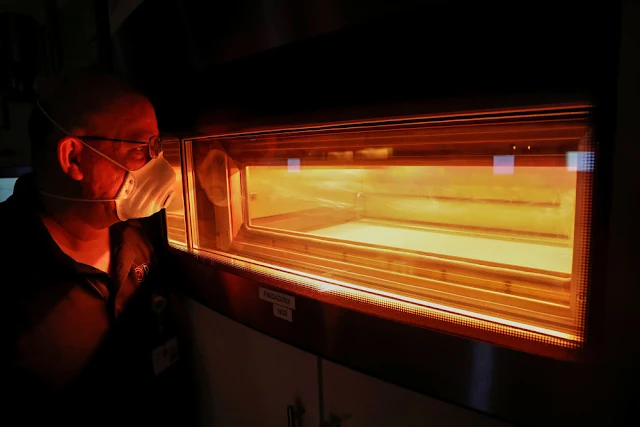 Image Attribute: Machine Technician Jesus Conde looks into an EOS 3-D printer unit as it builds thermoplastic parts from "OXPEKK" material at Oxford Performance Materials Inc., the maker of more than 600 parts to be used on Boeing's new Starliner manned spacecraft, in South Windsor, Connecticut, U.S., January 31, 2017. Picture taken January 31,2017. REUTERS/Mike Segar