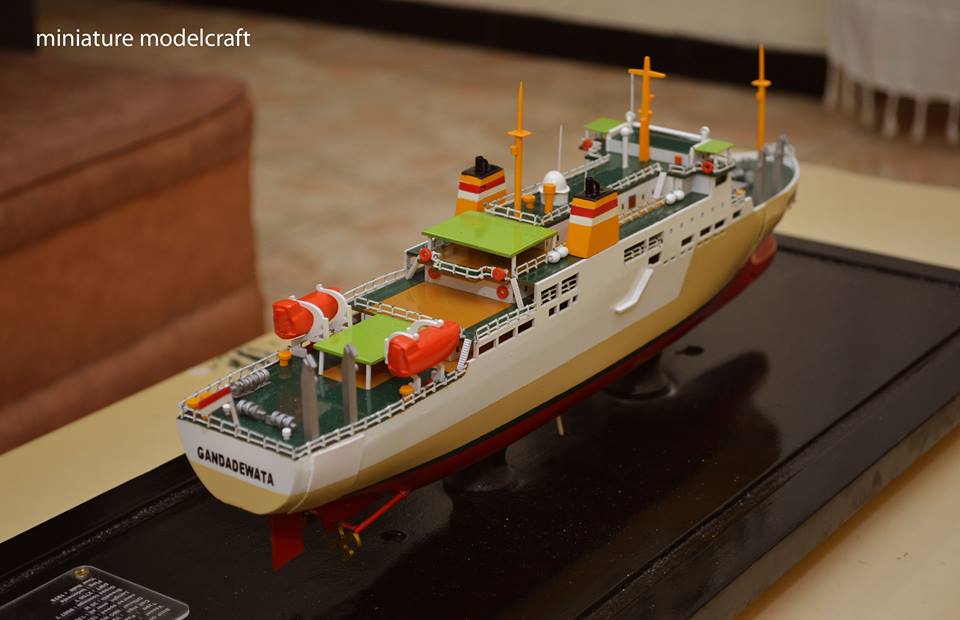 souvenir maket miniatur kapal penumpang pelni km ganda dewata bergaransi jakarta surabaya