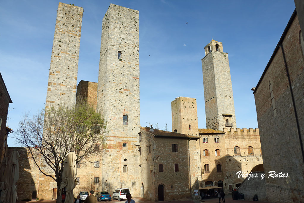 Torres gemelas de la plaza del erbe, san Gimignano