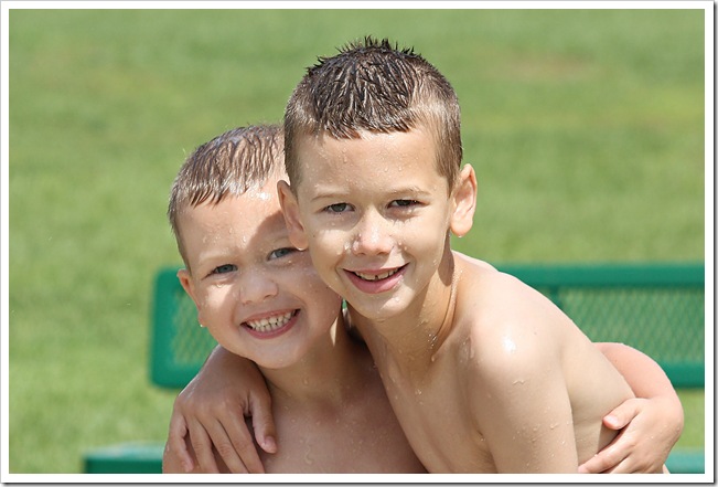 Grandkids Splashpad 6-10 (20)