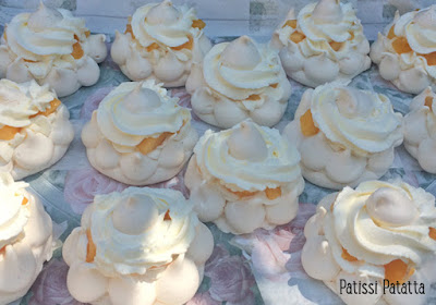 recette de pavlova, pavlova individuelle, pavlova mini, pavlova aux pêches, dessert mignon, dessert été, meringue, pêches, chantilly, peach pavlova, patissi-patatta