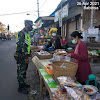  KODIM BANGLI LAKSANAKAN PENGAWASAN PEMBERLAKUAN PPKM DI PASAR TRADISIONAL