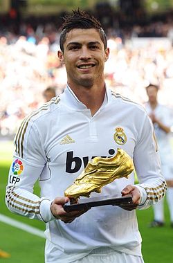 Ronaldo 2012 Boots on Cristiano Ronaldo Receive Golden Boot Award  Score His Fourth Hat