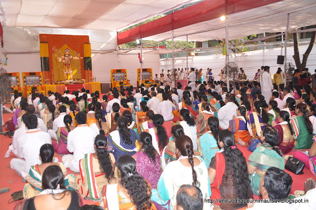 Shraddhavan's performing Shree Kiratrudra poojan on Aniruddha Pournima Utsav at Shree Harigurugram, Bandra