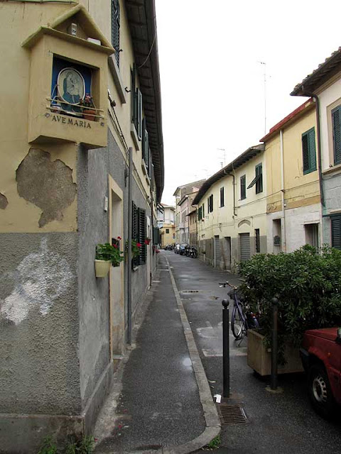 The corner of via del Fagiano with via dell'Origine, Livorno