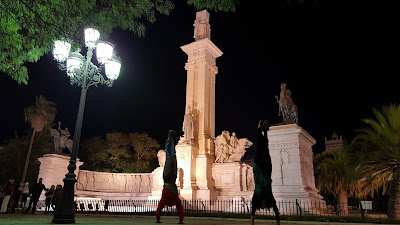 Handstand in the Plaza de Espana in Cádiz