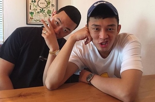 Dengan Rambut Kembar Mereka BewhY Ikat Persahabatan Bersama Yoo Ah In