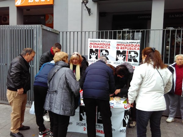 Madrid vota si España debe ser una república en una gran consulta popular #YoSíEstuve2D #Madrid2Dic #QueremosDecidir