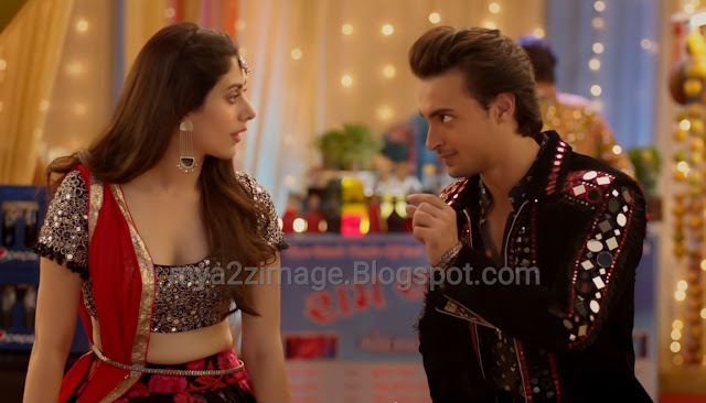 Loveyatri movie HD image 0f Aayush Sharma and Warina Hussain in love acting