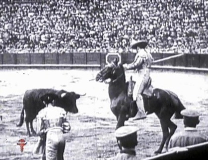 1914-04-22 Sevilla Joselito al quite