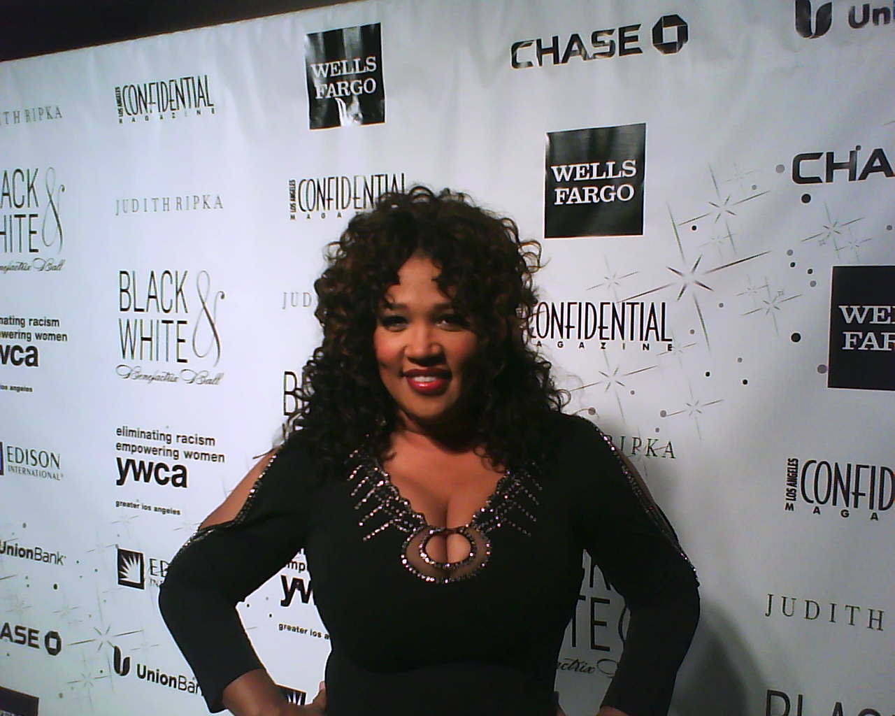 wa11papers top: Kym Whitley Wallpaper