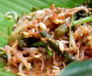 Vegetables with Spicy Peanut Sauce Pecel
