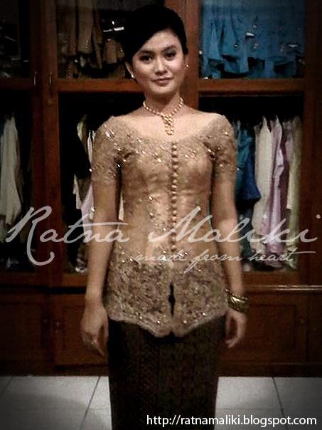  Foto Model Kebaya Modern Untuk Wisuda 