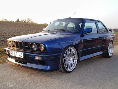 BMW M3 E30 in blue