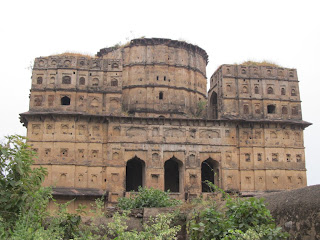 Royal cenotaphs, Orchha