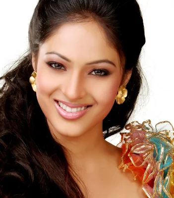 hot sexy star nikesha patel hair style