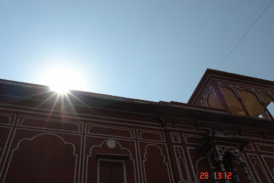 Sun twinkling over the edge of the wall of Jaipur City Palace in Jaipur, Rajasthan, India