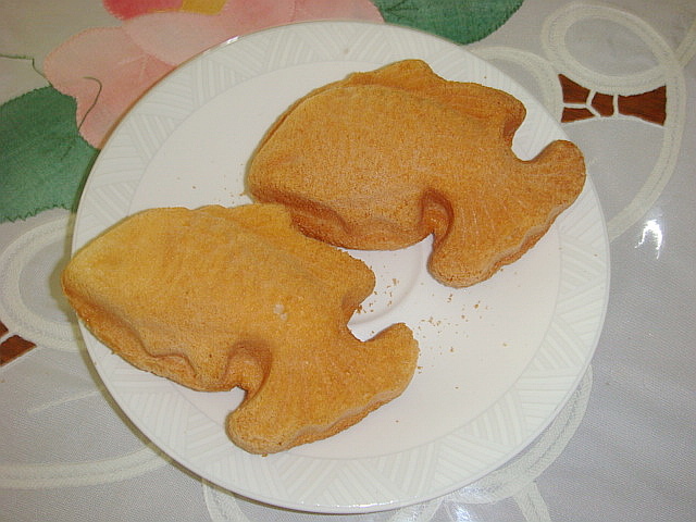 Pieces of Lin: Kuih bahulu ikan
