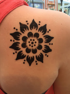 Tato Henna Pada bahu