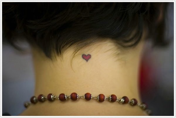 Pequenas tatuagens de coração para menina