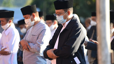 Usai Shalat Ied di Bima, Gubernur Serahkan Hewan Kurban Seberat 1 Ton