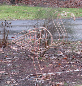 wire flamingo planter