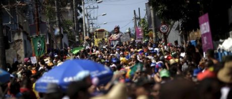 Crise obriga cidades brasileiras a cancelar carnaval