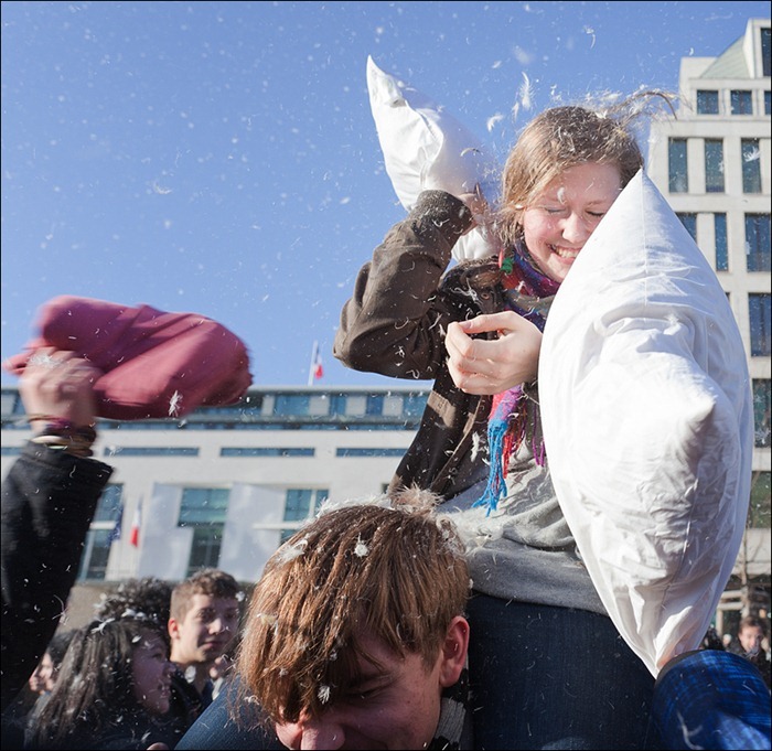pillow-fight-berlin18