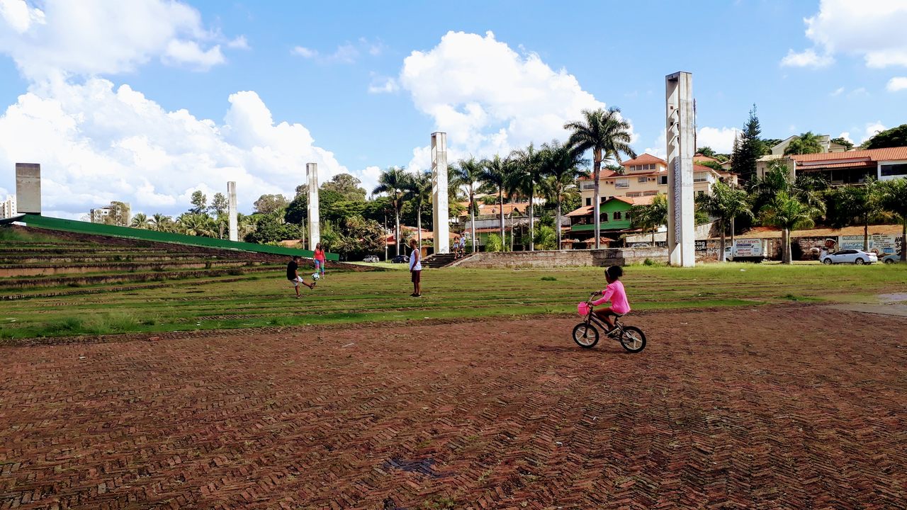 Praças em Belo Horizonte - piquenique ou com Parquinho