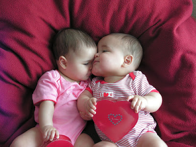 Valentine Kids Kissing pictures