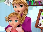 Disfruta de un nuevo juego de Frozen y ayuda a la princesa Anna con las divertidas lecciones a su pequeña bebé. Hoy vamos a visitar a la hija de Anna de Frozen, una niña muy bonita e inteligente y a ella le encanta decorar, dibujar, crear hermosas obras de origami y fabricar juguetes. Después de pasar todos los niveles, recibira una sonrisa sincera y dulce, seguro que les gustará mucho y pasarán un hermoso tiempo de juego con Anna y su bebé.