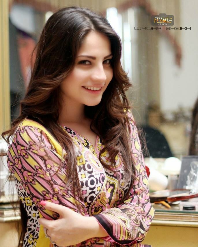 Neelam Muneer HD Wallpapers Free Download