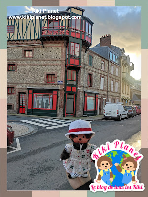 kiki monchhichi etretat falaise normandie