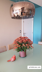 vaso-com-flores-na-decoração-da mesa-de-jantar