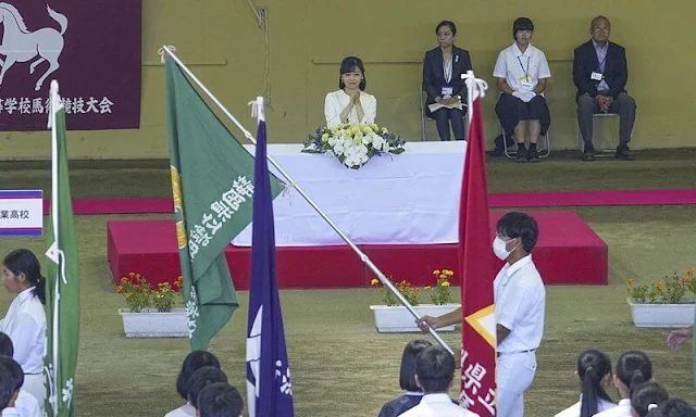 Princess Kako wore a light green lace midi dress and a white jacket. The Princess wore white leather pumps