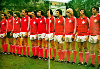 SELECCIÓN DE SUIZA - Temporada 1975-76 - Kuhn, Burgener, Bizzini, Fischback, Gilbert Guyot, Trinchero, Jeandupeux, Kurt Müller, Pfister, Peter Risi y Botteron - SUIZA 0, U. R. S. S. 1 (Muntian) - 12/10/1975 - Fase de clasificación para la Eurocopa - Zurich, Suiza, Hardturm Stadium