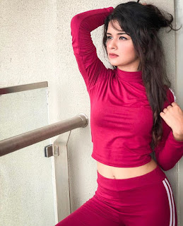 131+ Latest Avneet Kaur Wallapapers, Images, Pictures, Pics