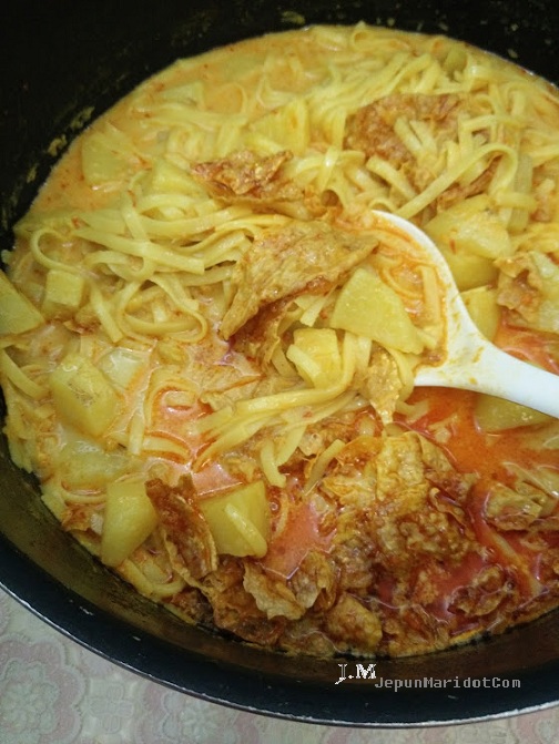 Buka puasa soto, pecel orang jawa yang sedap.