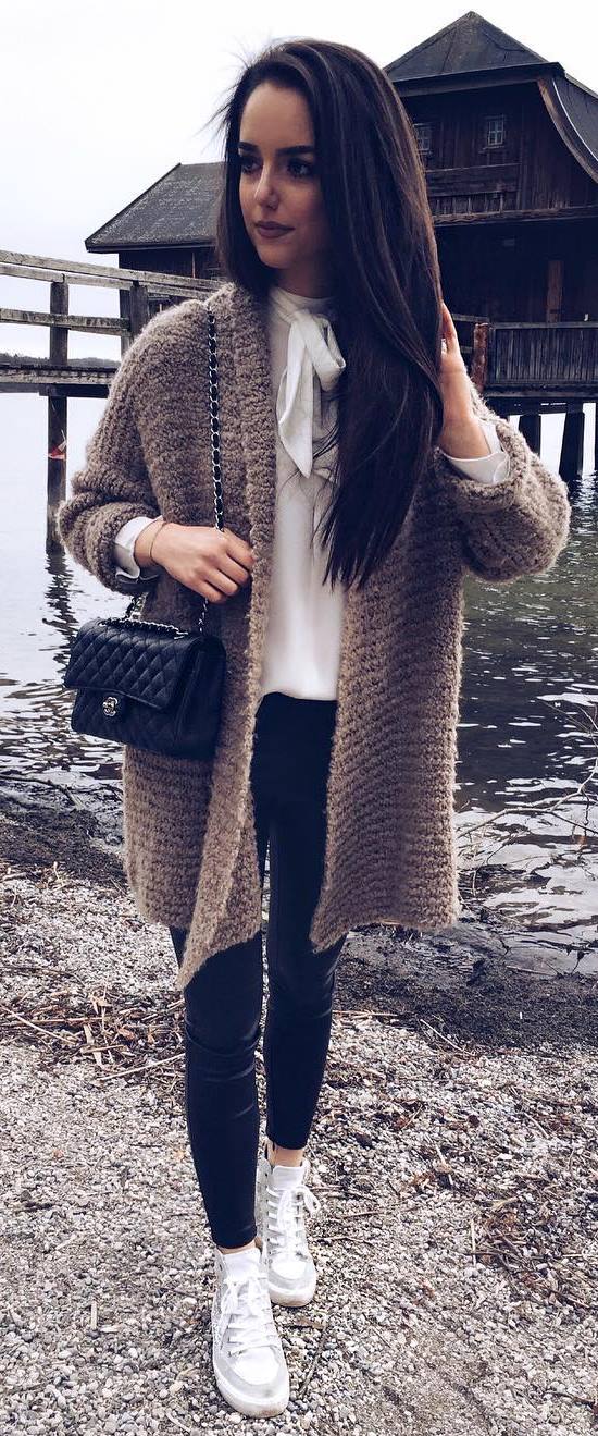 trendy outfit : knit sweater + blouse + bag + black skinnies