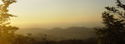 Lever du soleil solsticial sur la Forêt Noire vu depuis les crêtes des .