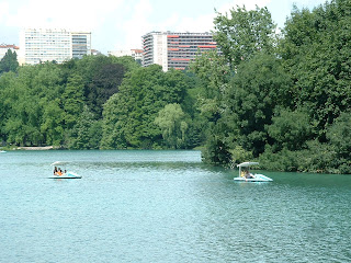 Ballade sur la lac en pédalo