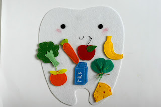 Felt playset Happy tooth - Sad tooth for sorting Good and Bad food for teeth. TomToy handmade in Israel, Educational material