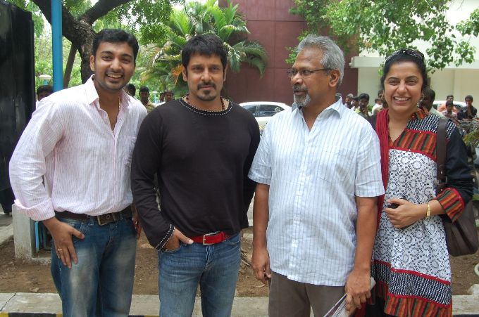 Vikram & Manirathnam @  Raavanan Special Screening Images