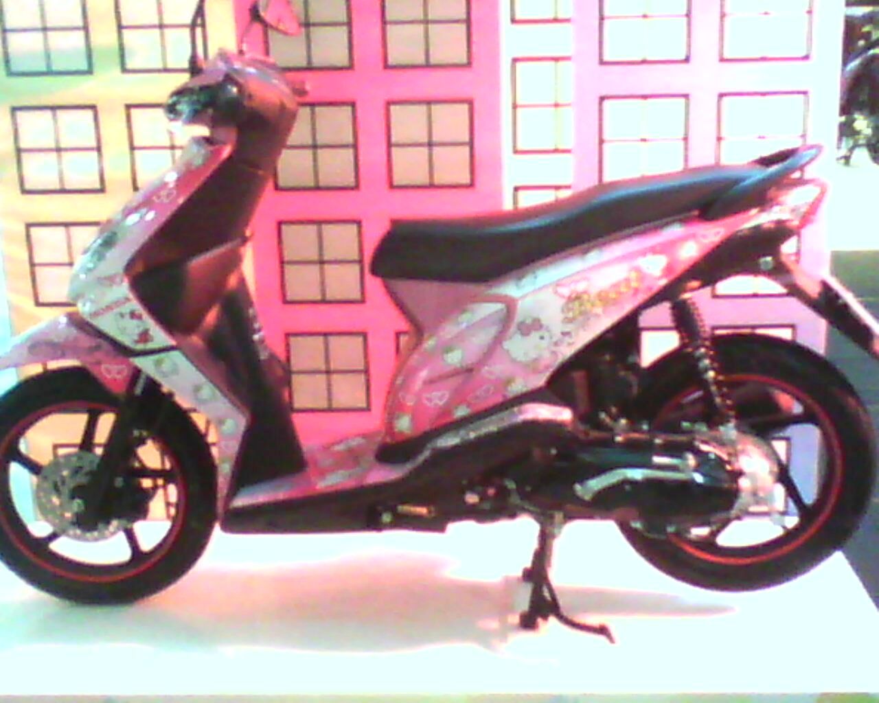  Gambar  Modifikasi Motor  Beat Warna Pink Modifikasi Yamah 