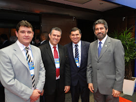 Prefeitos Arlei, Rogério Cabral e Helil Cardozo com o senador Valdir Raupp na Marcha de Prefeitos, em Brasília