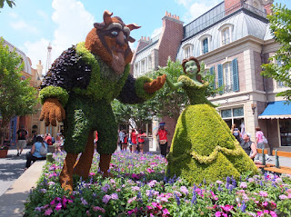 Beauty and the Beast topiary